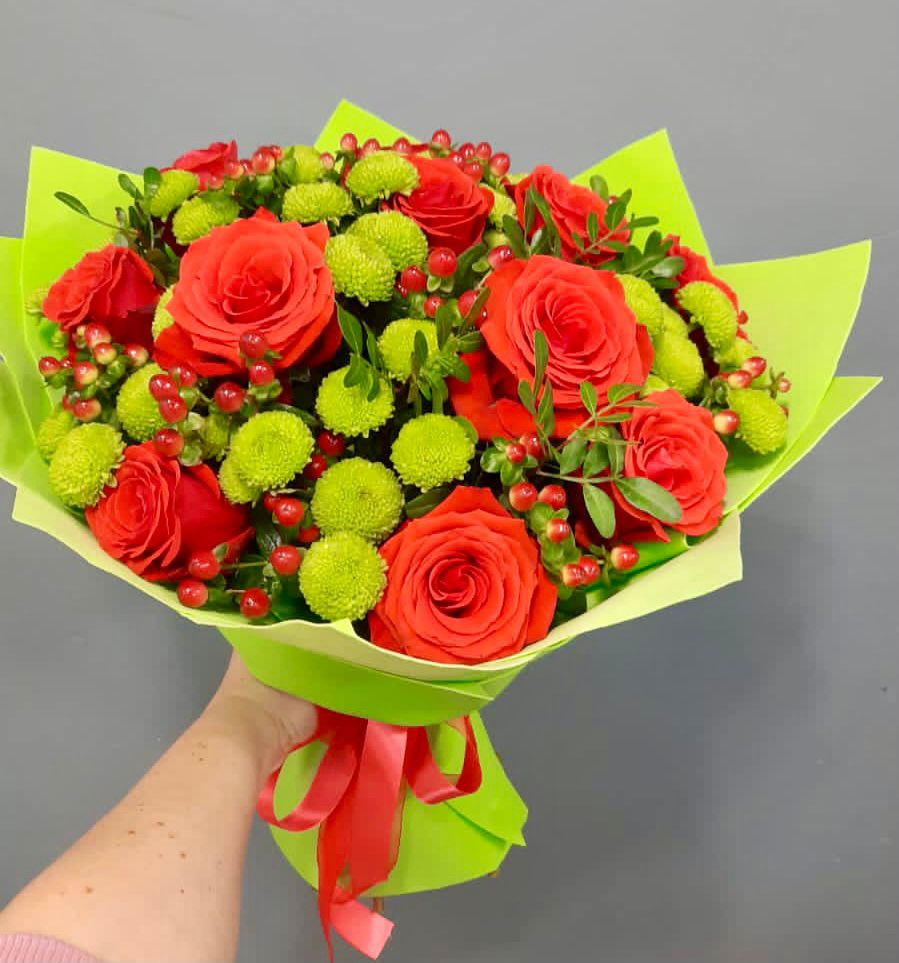 Букет цветов из: Хризантемы и Розы в Спицевке