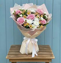 Букет цветов из:  Гвоздики, Орхидеи и Розы #REPLACE_PRED# Спицевке