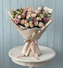 Букет цветов из:  Розы и Лизиантусы в Спицевке