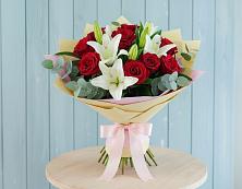 Букет цветов из:  Лилии и Розы в Спицевке