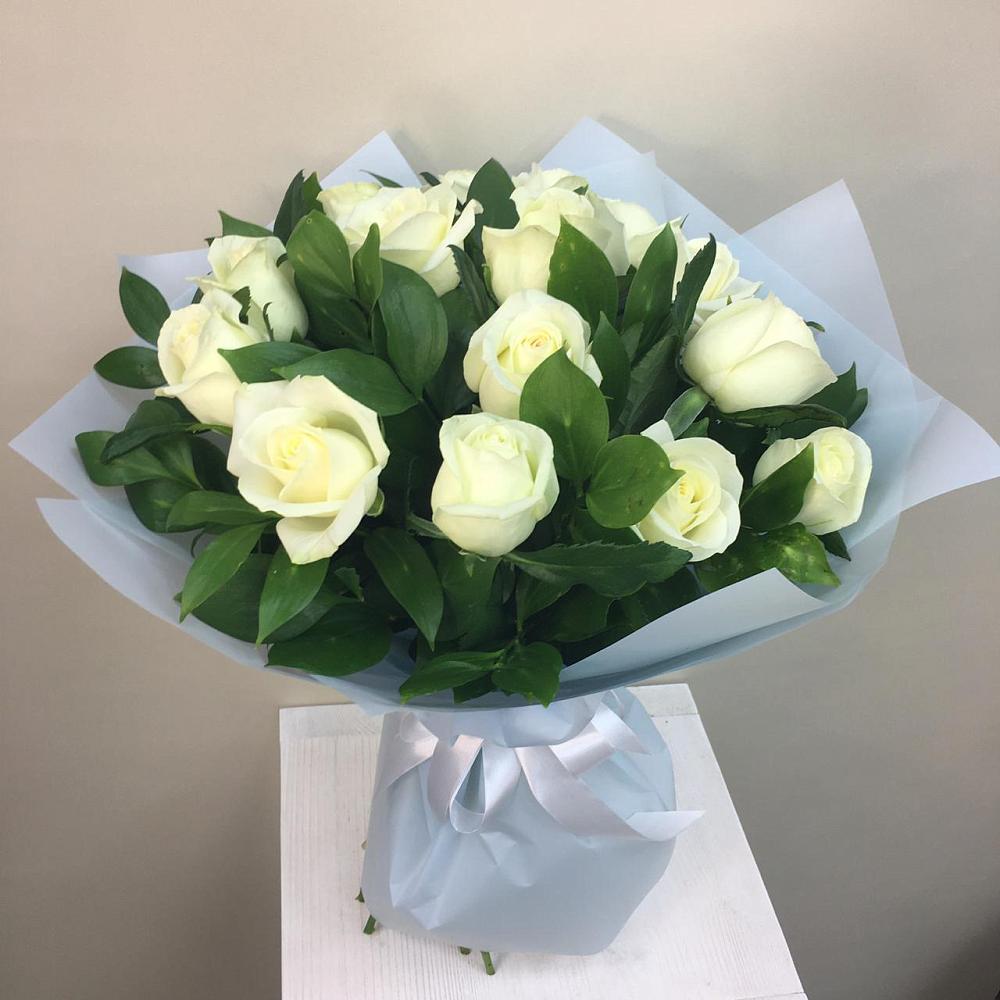 Букет 15 Белых роз Проуд в Спицевке
