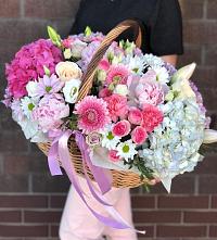 Композиция солнечный день в Спицевке Цветочная композиция из Розы, Хризантемы, Пионы и Лизиантусы в корзине в Спицевке