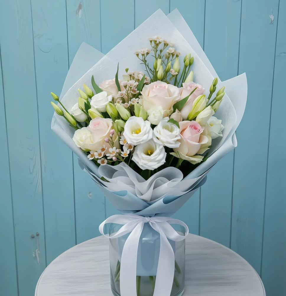 Букет цветов из: Розы и Лизиантусы в Спицевке