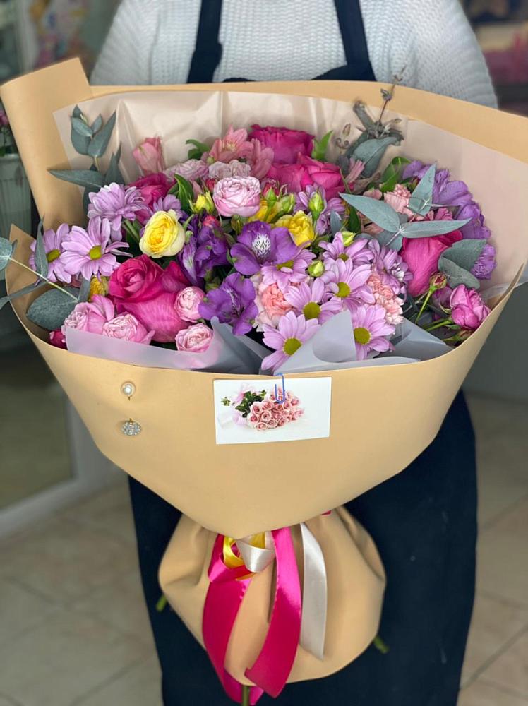 Букет цветов из: Хризантемы, Гвоздики и Альстромерии в Спицевке