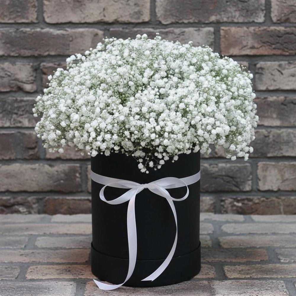 Цветочная композиция из Гипсофила в шляпной коробке в Спицевке