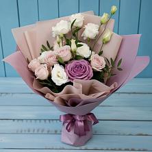 Букет цветов из:  Розы и Лизиантусы в Спицевке