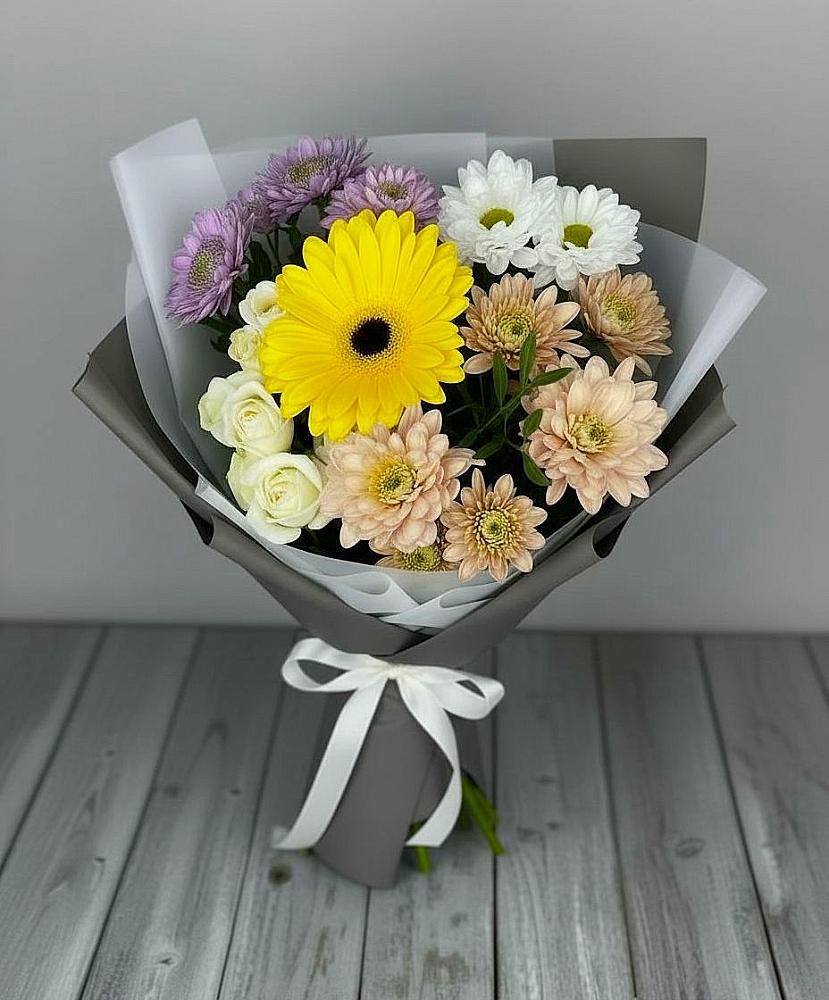 Букет цветов из: Розы, Герберы и Хризантемы в Спицевке