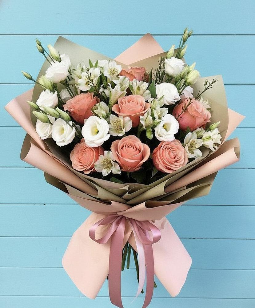 Букет цветов из: Розы, Альстромерии и Лизиантусы в Спицевке