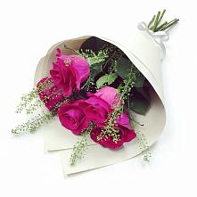 Букет цветов из:  Розы в Спицевке