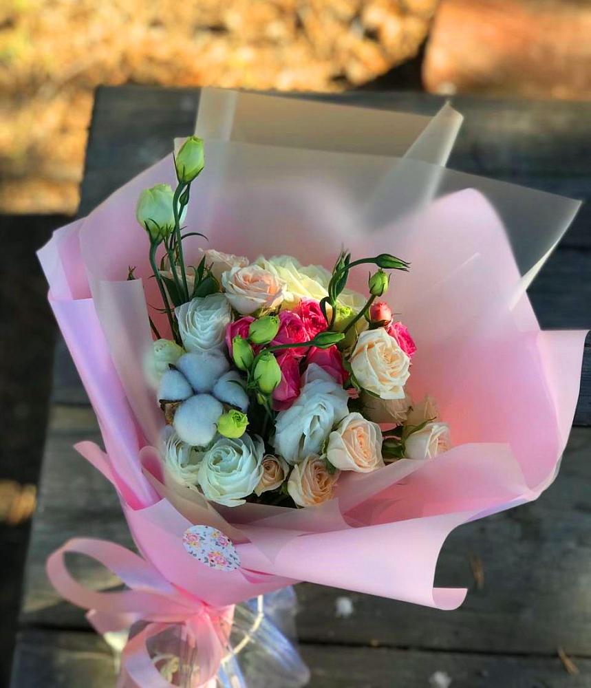 Букет цветов из: Розы и Лизиантусы в Спицевке