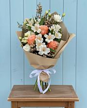 Букет цветов из:  Альстромерии, Лизиантусы, Розы и Хризантемы #REPLACE_PRED# Спицевке