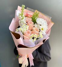 Букет цветов из:  Хризантемы и Розы в Спицевке