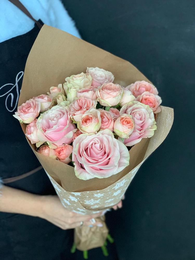 Букет цветов из: Хризантемы и Розы в Спицевке