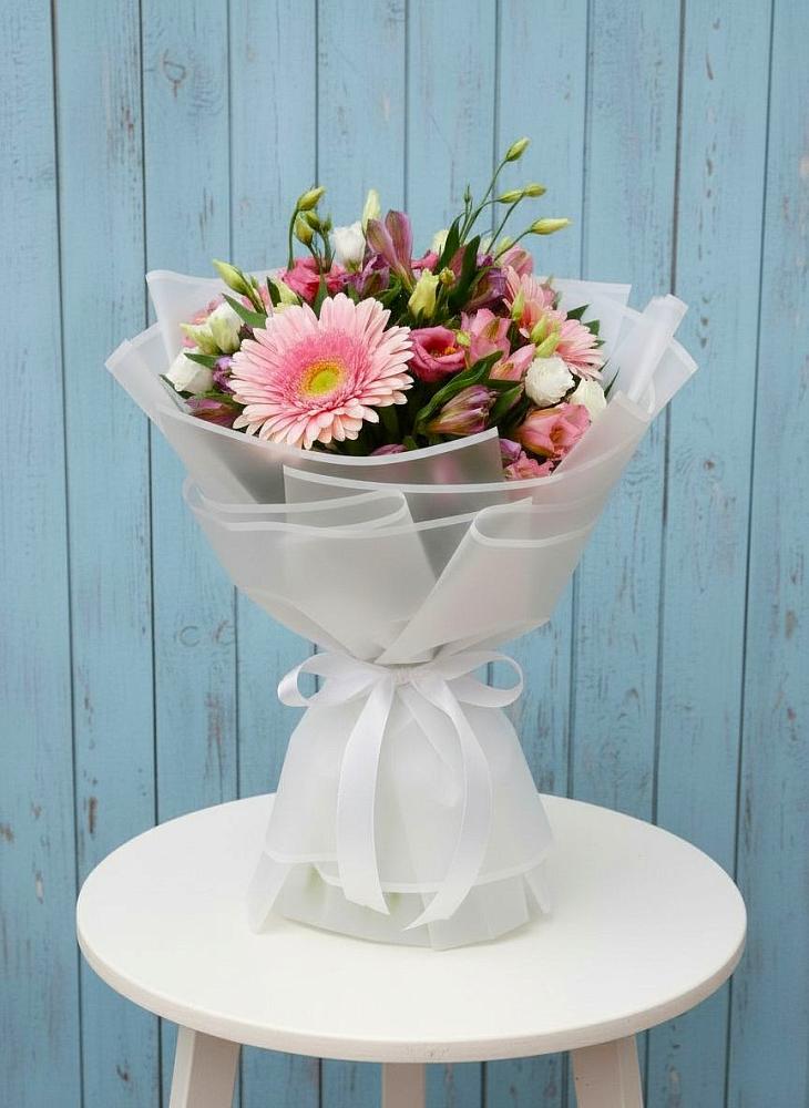 Букет цветов из: Герберы, Альстромерии и Лизиантусы в Спицевке