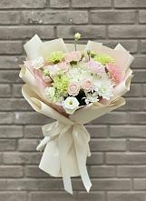 Букет цветов из:  Гвоздики, Розы, Лизиантусы и Хризантемы в Спицевке