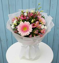 Букет цветов из:  Герберы, Альстромерии и Лизиантусы #REPLACE_PRED# Спицевке