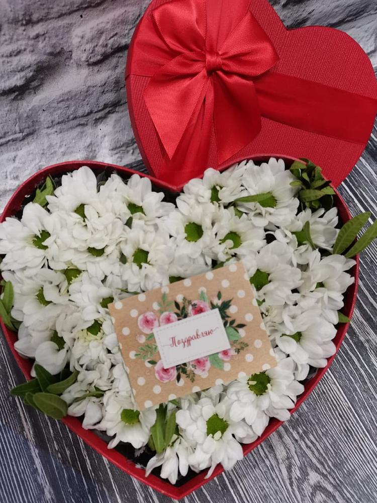 Цветочная композиция из Хризантемы в виде сердца в Спицевке