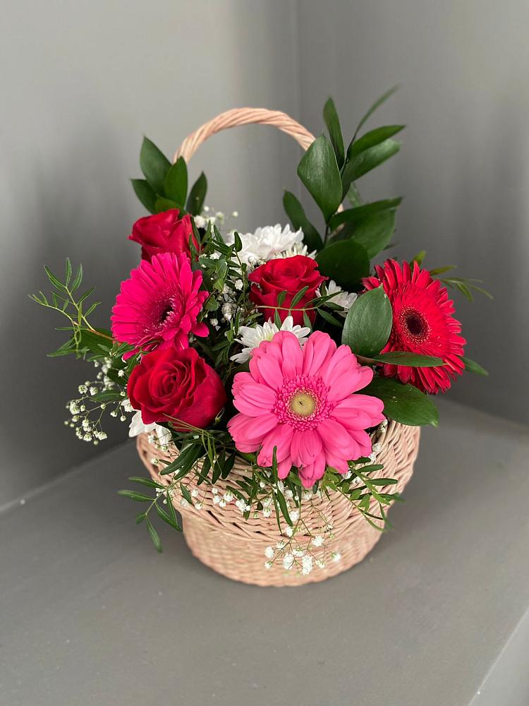Цветочная композиция из Розы, Хризантемы и Герберы в корзине в Спицевке
