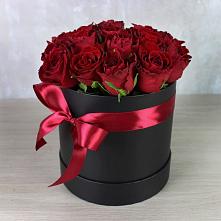 Цветочная композиция из Розы в шляпной коробке в Спицевке