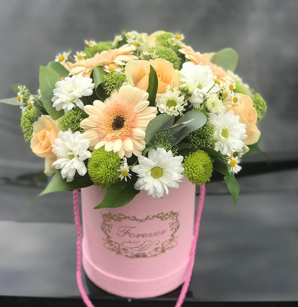 Цветочная композиция из Розы, Герберы и Хризантемы в шляпной коробке в Спицевке