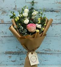 Букет цветов из:  Розы и Лизиантусы в Спицевке
