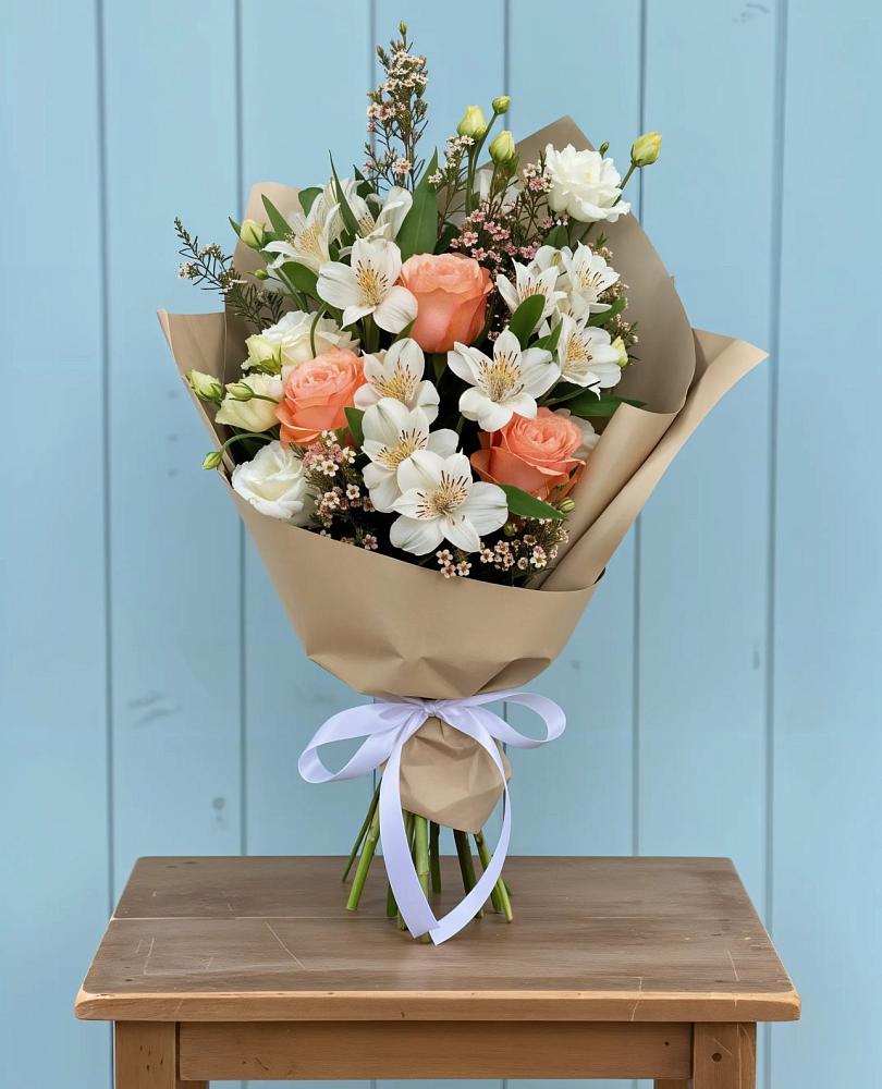 Букет цветов из: Альстромерии, Лизиантусы, Розы и Хризантемы в Спицевке