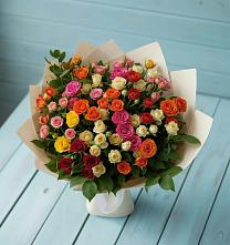 Букет Микс из разноцветных кустовых роз в Спицевке