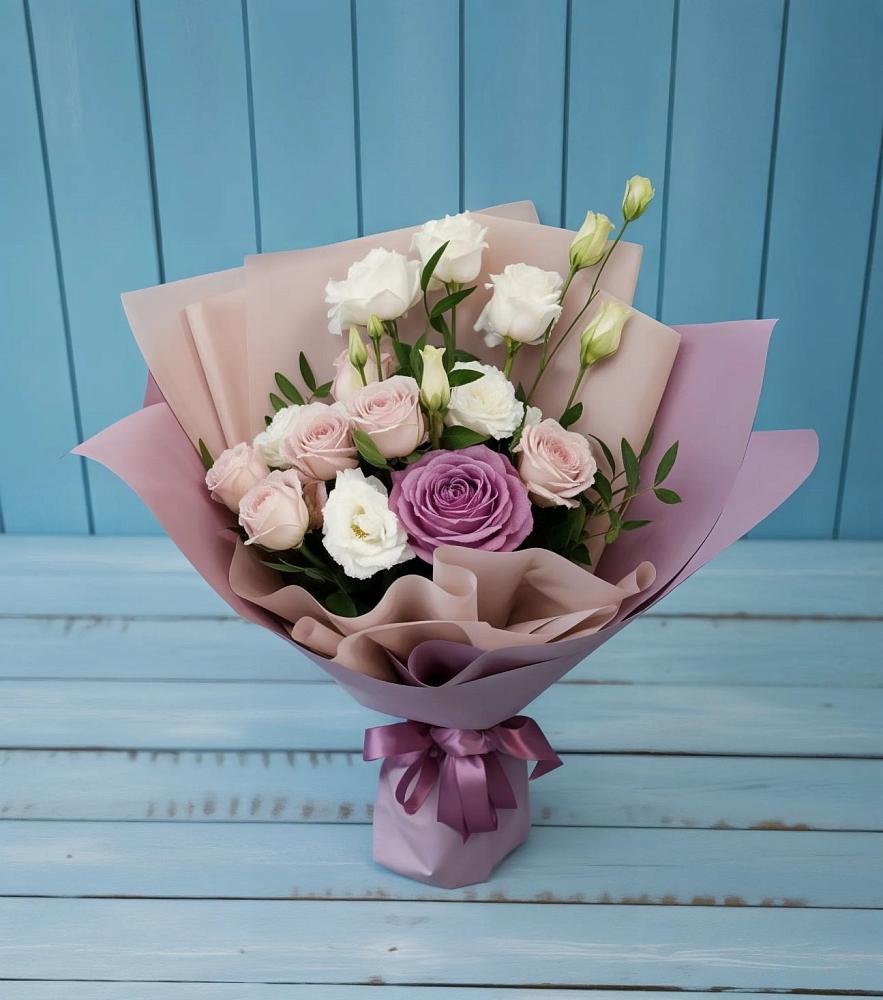 Букет цветов из: Розы и Лизиантусы в Спицевке